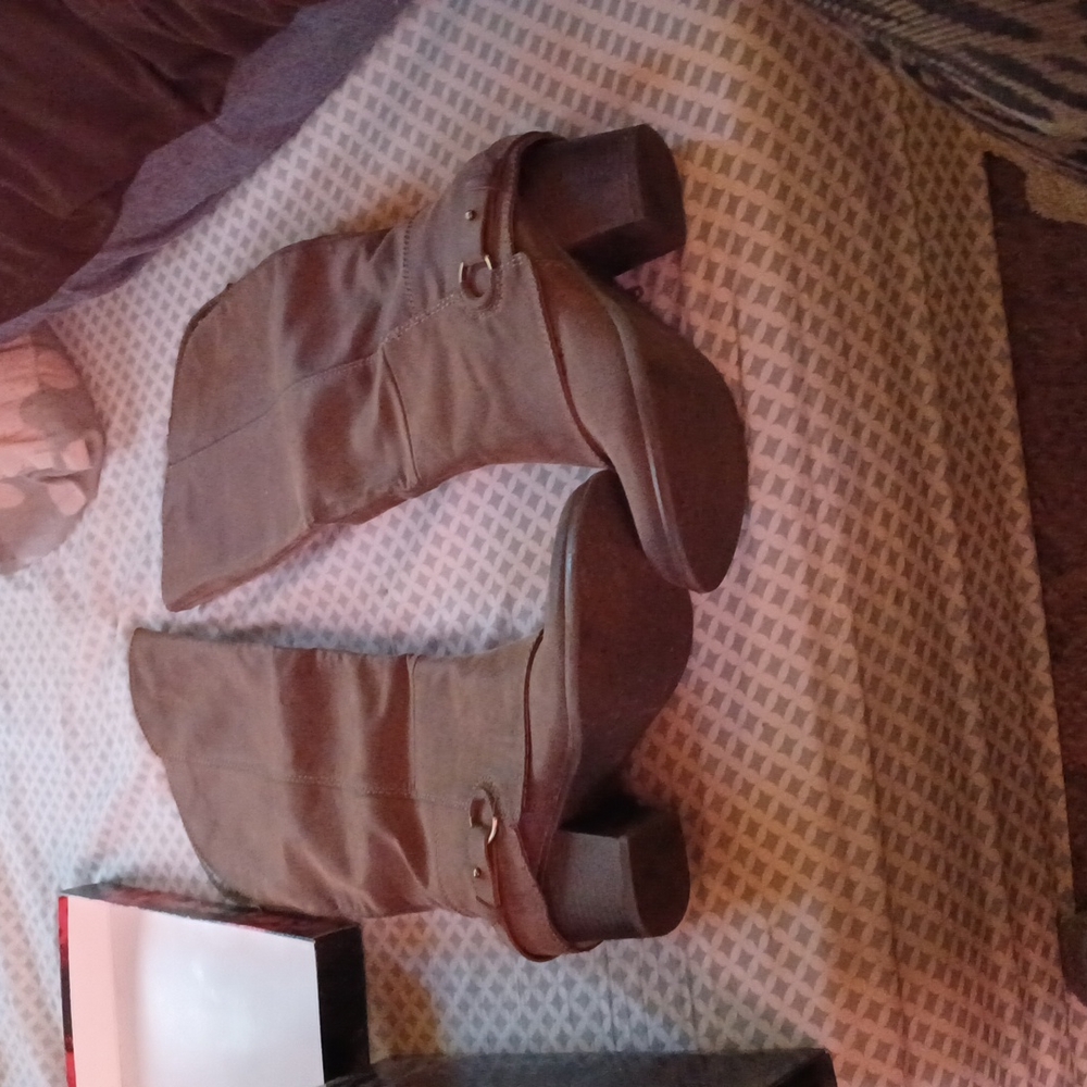 Womans calf boots
